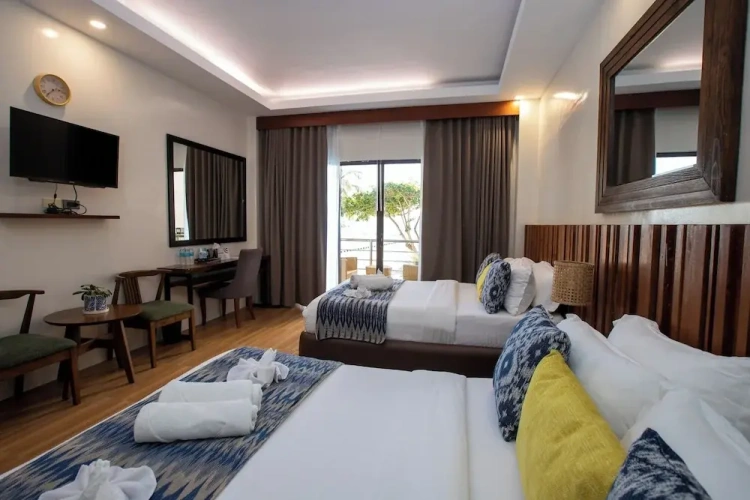 Deluxe Quadruple room with balcony and beachfront
