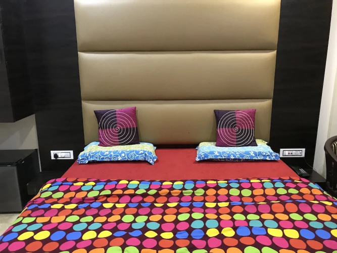 Oyo 27864 Hotel Samrat