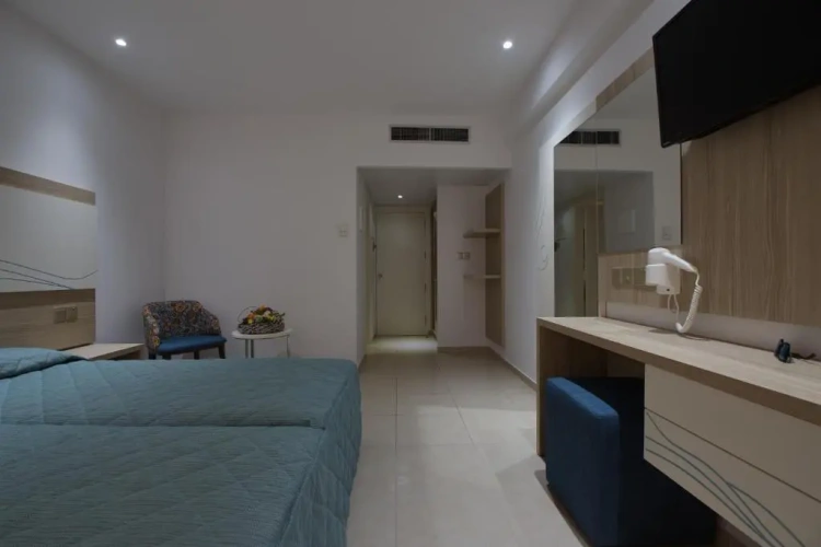 Superior Twin room with partial sea view