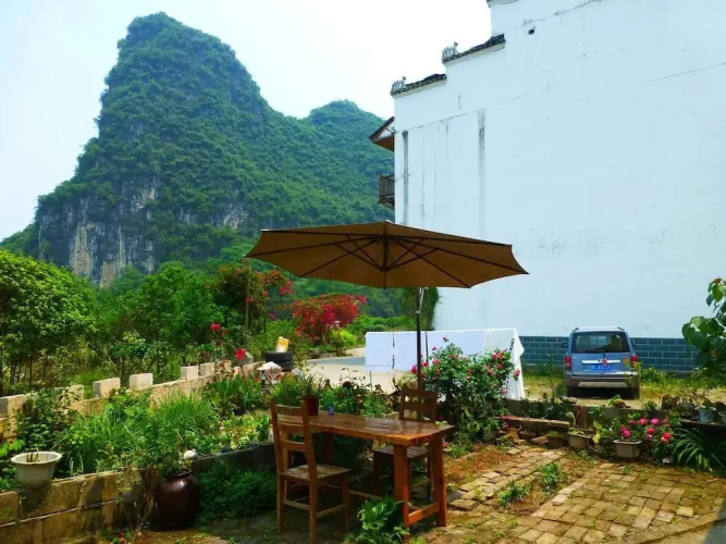 The Yangshuo Moon Resort
