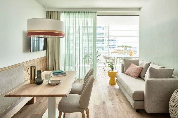 2 Bedrooms Deluxe Apartment with balcony and with partial sea view