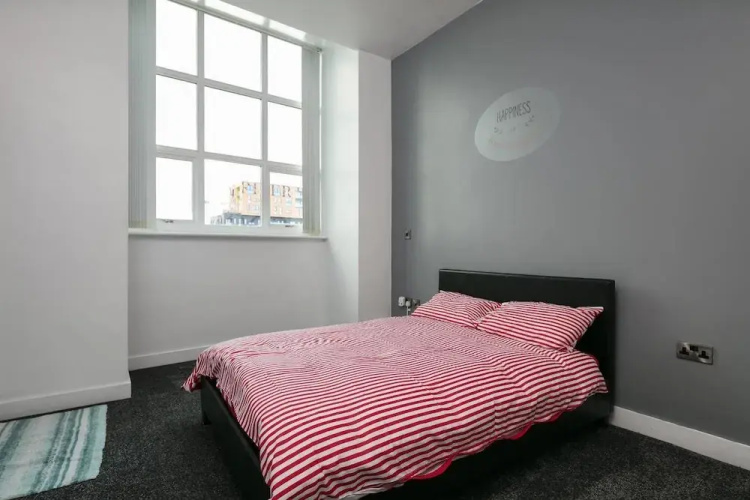 Apartment 33