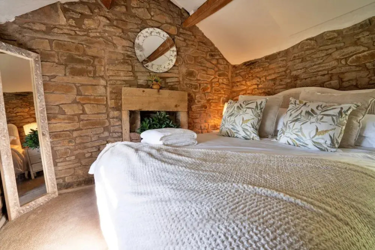 Barn in Peak District With Countryside Views