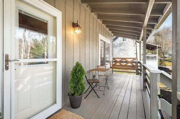 Maggie Valley Mountain Escape w/ Fire Pit & Deck