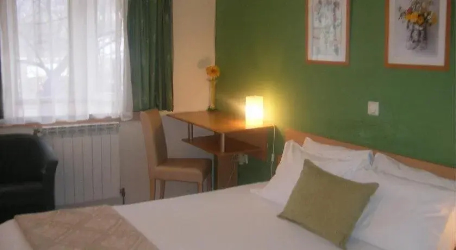 Hotel 7
