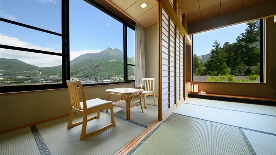 Standard room with mountain view
