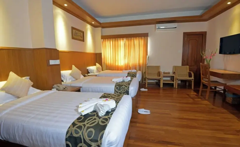 Deluxe Triple room with balcony