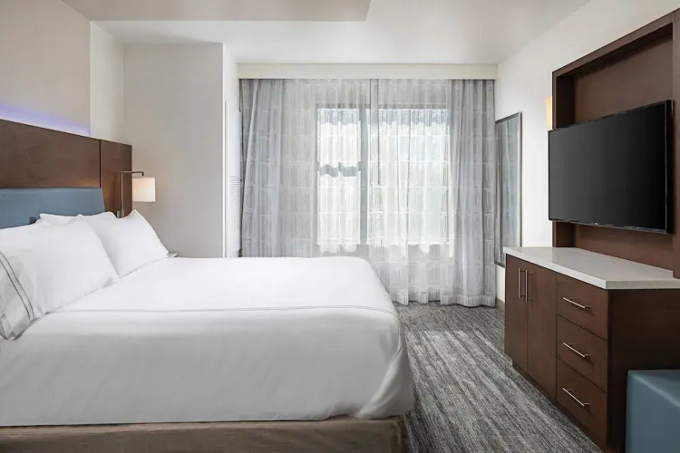 Even Hotels - Alpharetta - Avalon Area