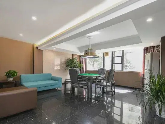 Pinle Hotel (Wuhan Jiangxia Century Plaza store)