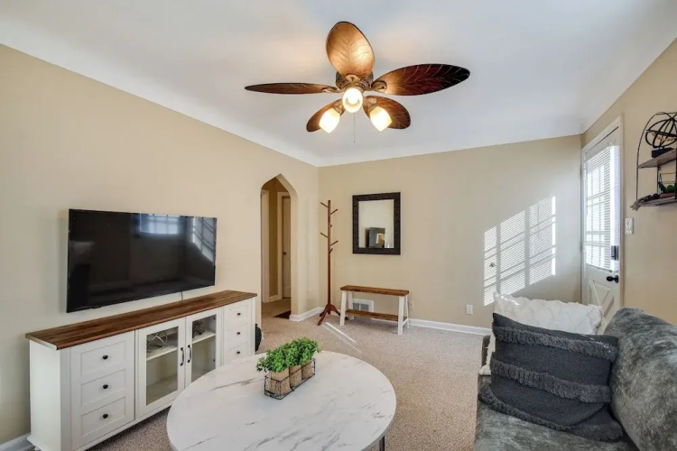 Quaint Cedar Rapids Home, 4 Mi to Downtown!