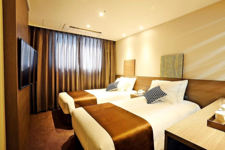 Standard Twin room with mountain view