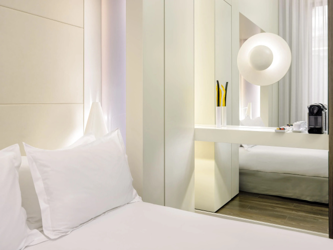 H10 Urquinaona Plaza Hotel - Adults Only photo 9