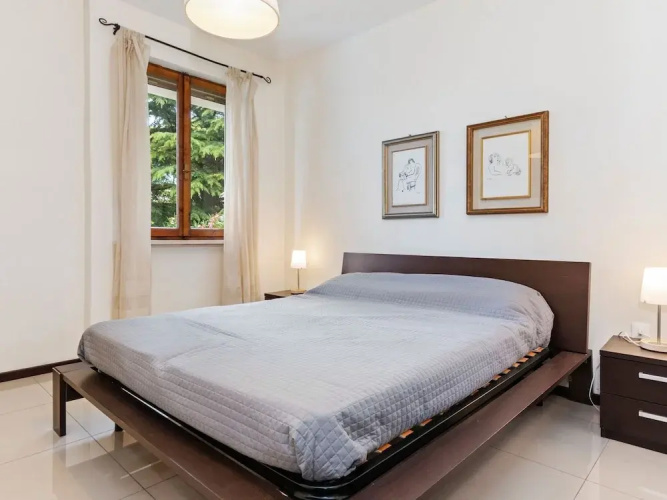 Comfortable Apartment With Library And Swimming Pool