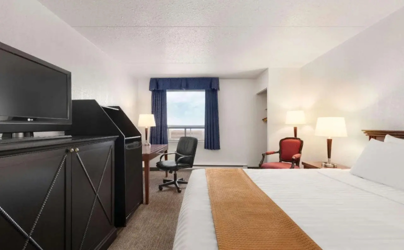 Emerald Hotel & Suites
