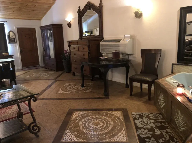 Echo Canyon Spa Resort (Adults Only)