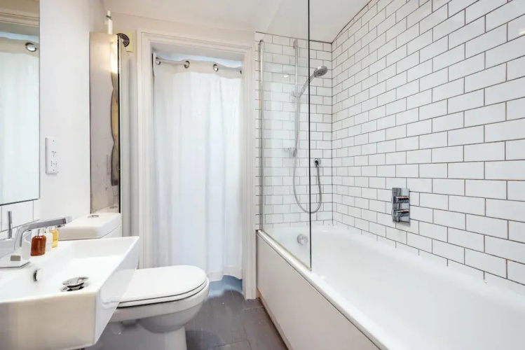 Chic Wandsworth Home With Patio