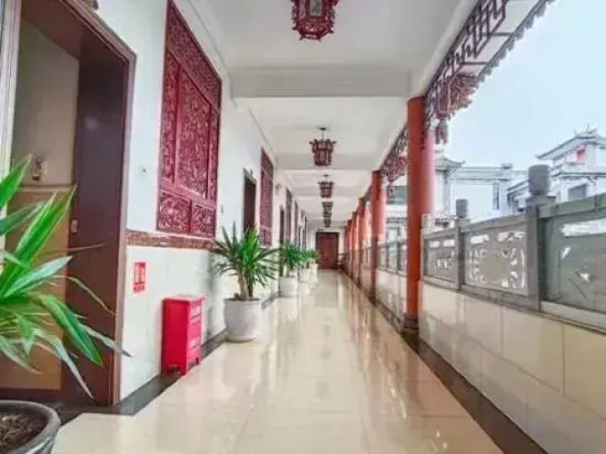 Lincang Yihai Hotel