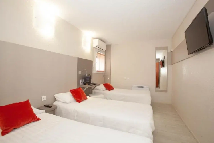 Standard Triple room
