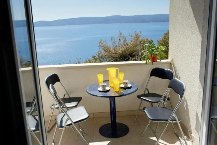 1 Bedroom Apartment with balcony and with sea view
