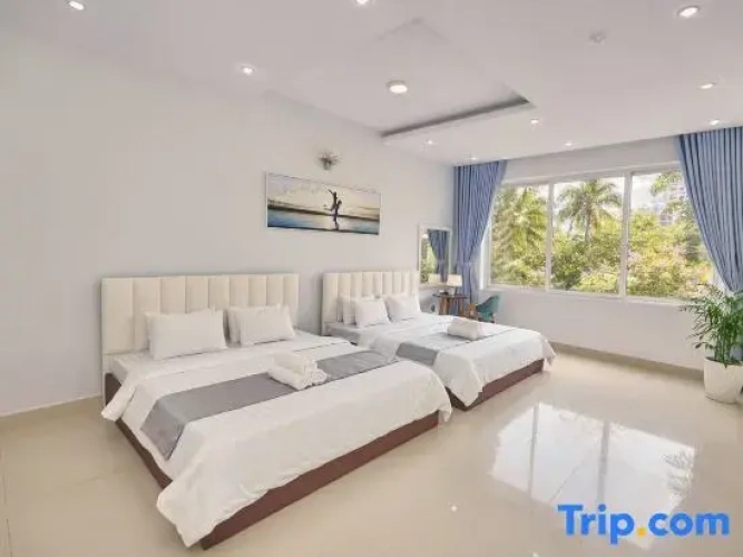 6 Bedrooms Villa