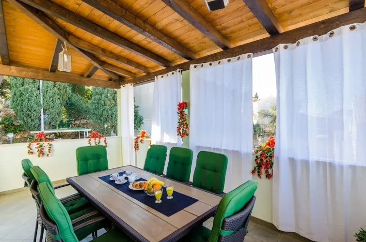 4 Bedrooms Duplex Apartment
