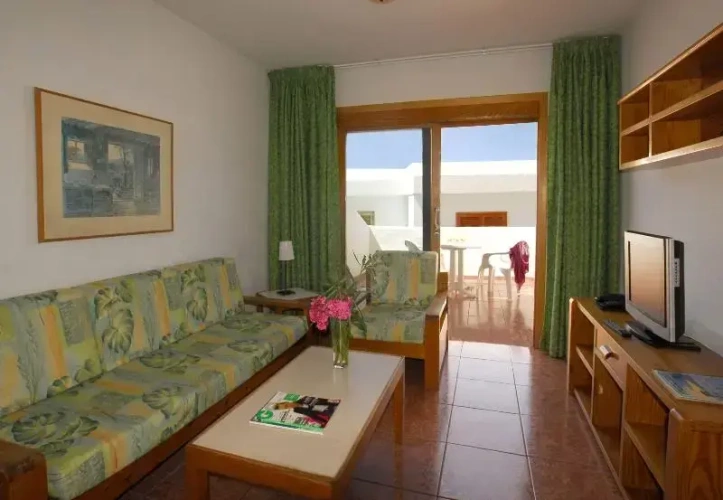 2 Bedrooms Quadruple Apartment with balcony