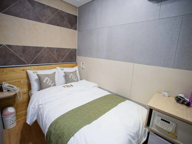 DH Sinchon Guesthouse