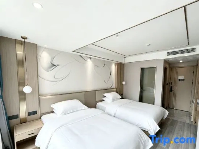 Standard Twin room with river view