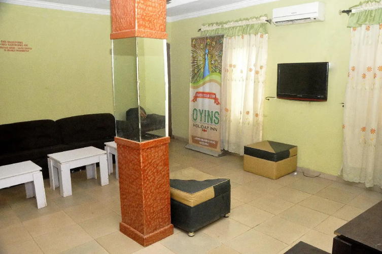 Oyins Holiday Inn Annex