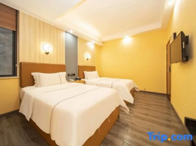 Economy Triple Suite