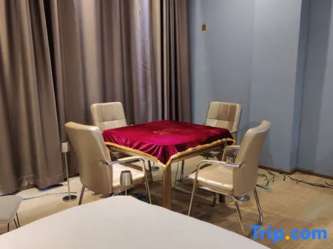 Weining Yueminlong Hotel