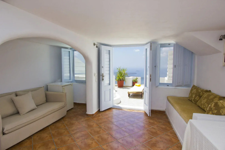 Pearl on the Cliff Hotel & Suites