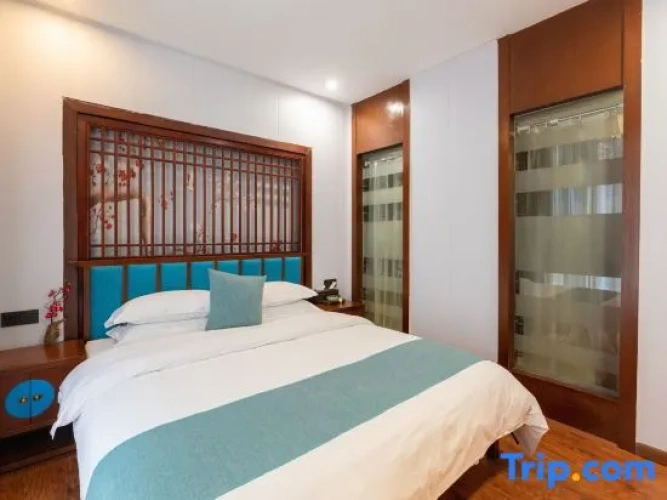 Triple Family Suite with river view