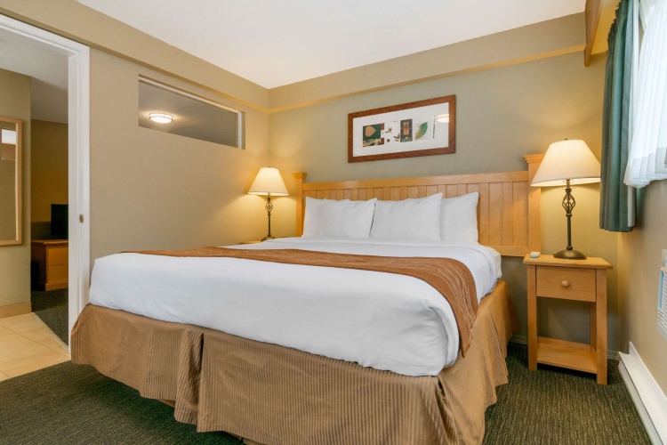 Econo Lodge Inn & Suites photo 8