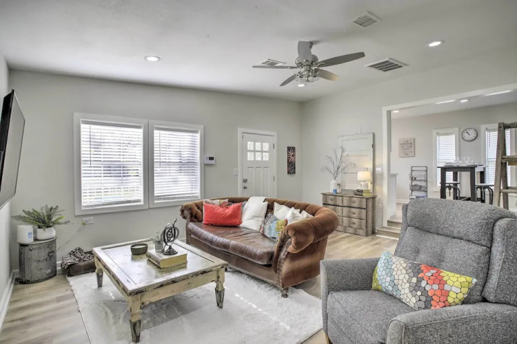 Pet-friendly Cottage, 3 Blocks to Main St!