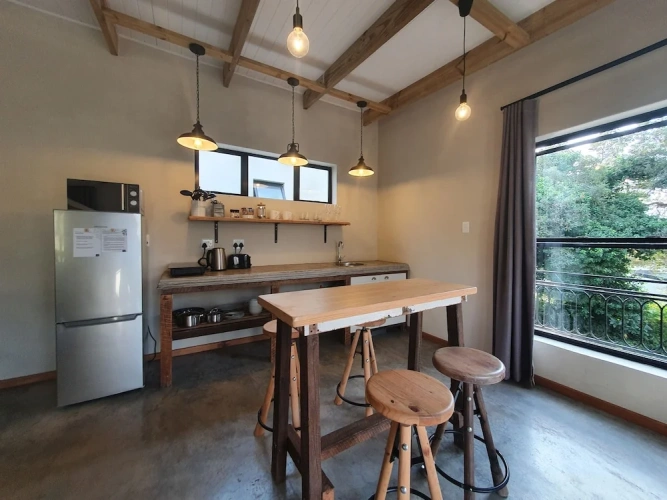 Deluxe Studio