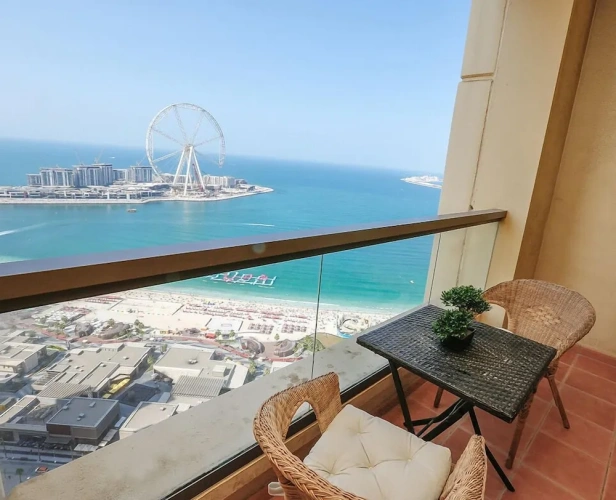2 Bedrooms Apartment