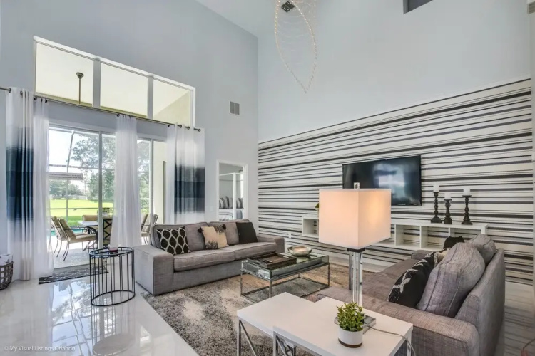 8193 Fan Palm Way
