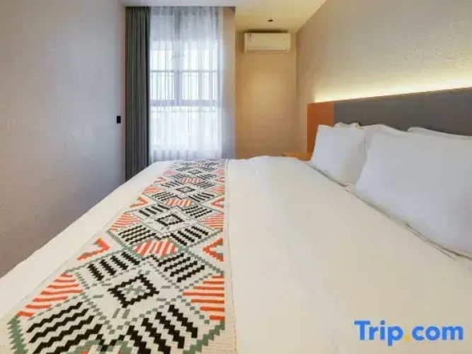 2 Bedrooms Family Suite with mountain view