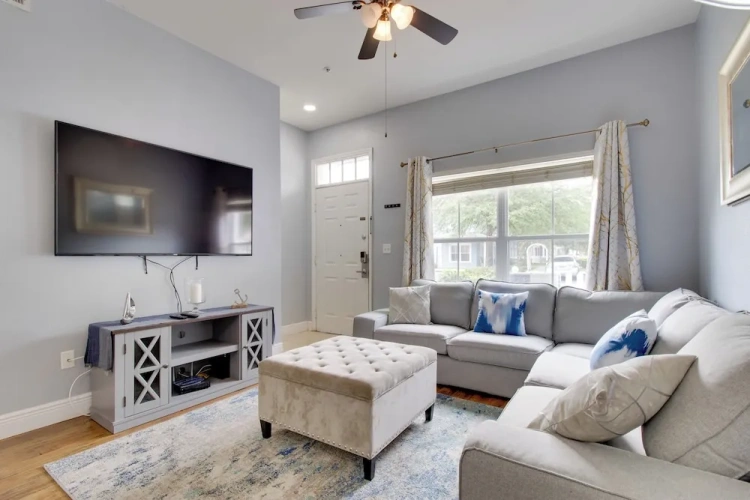 3 Bedrooms Apartment