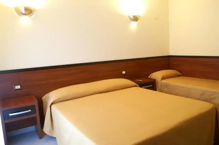 Standard Triple room