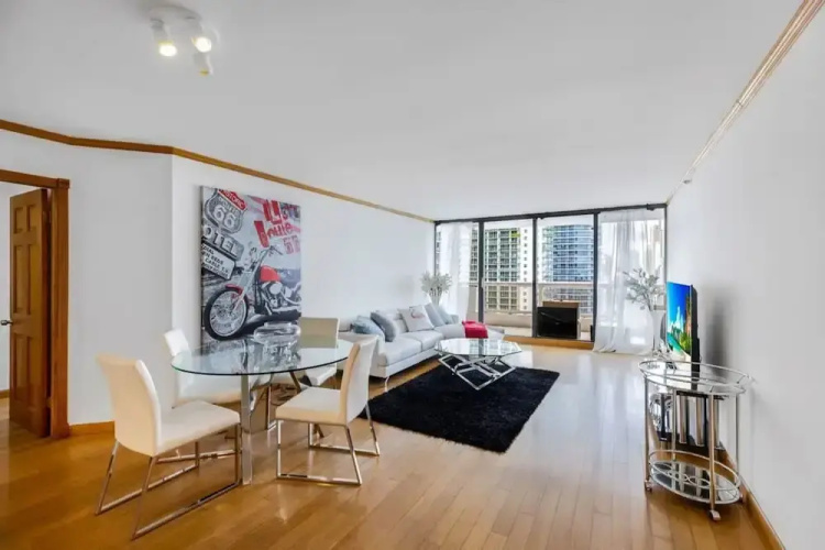 Stunning Balcony Views 4 Bedroom