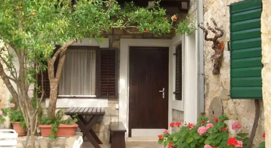 Paradise Stone Apartments