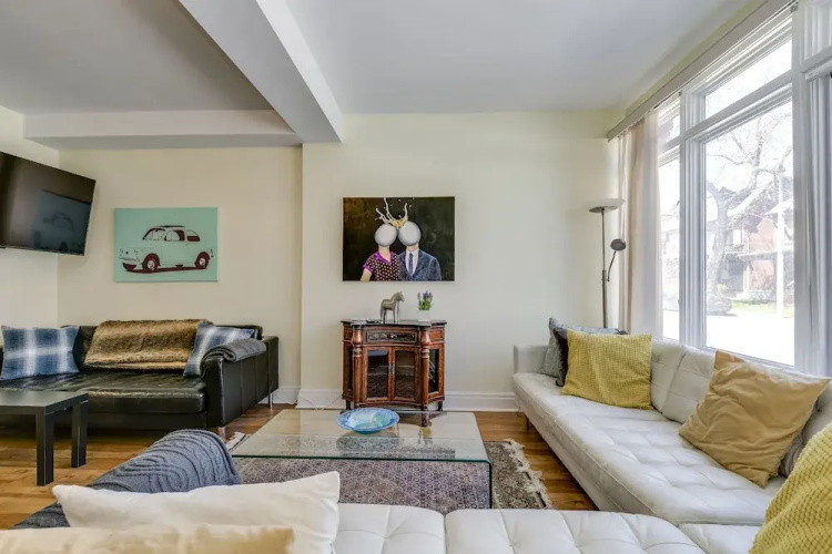 Newly Decorated 2BR Yorkville Home