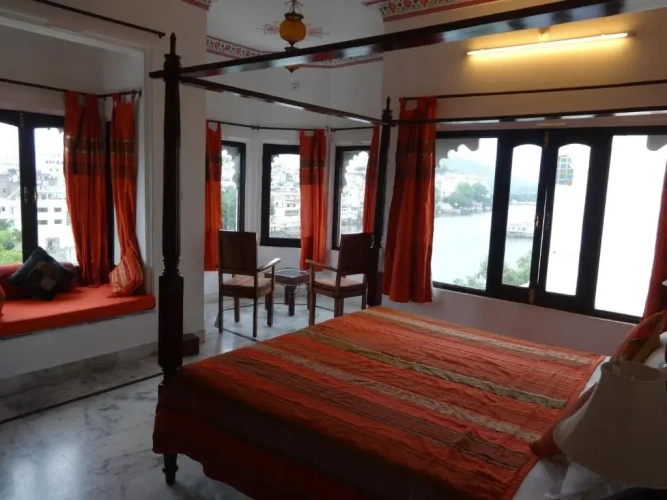 Suite with lake view