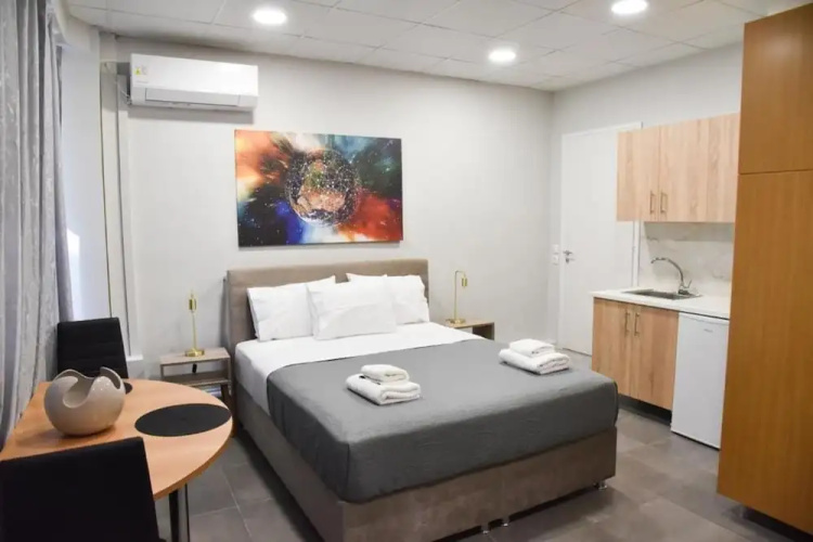 Athens Zeus A by Super Host Hub