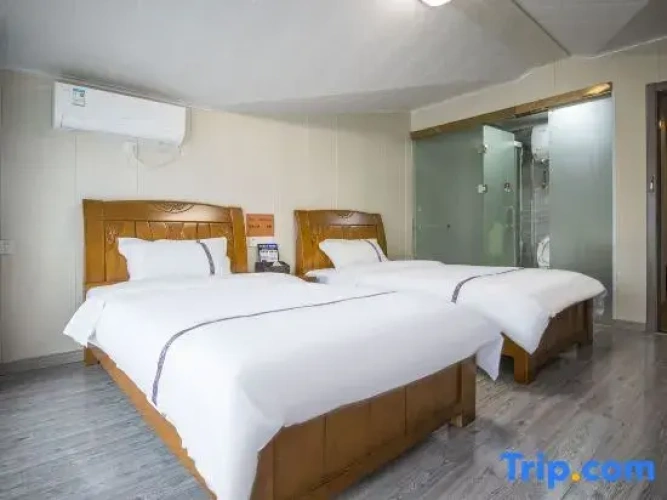5 Bedrooms Villa