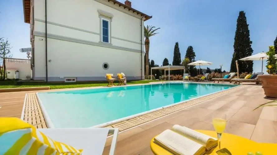 4 Bedrooms Villa