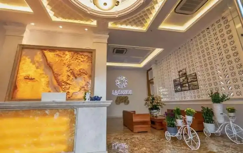 La Castle Hotel