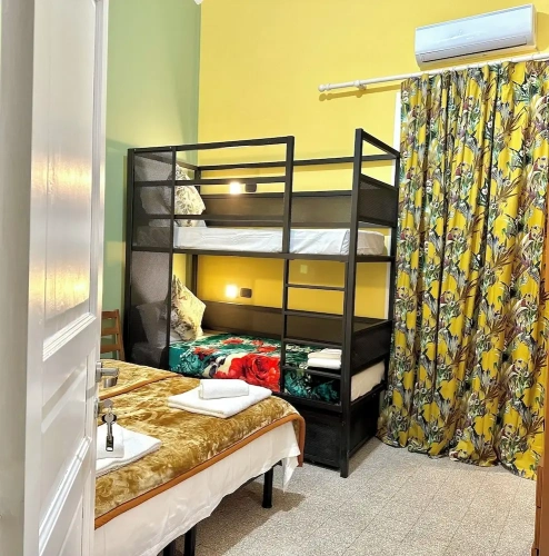Standard Triple room with courtyard view